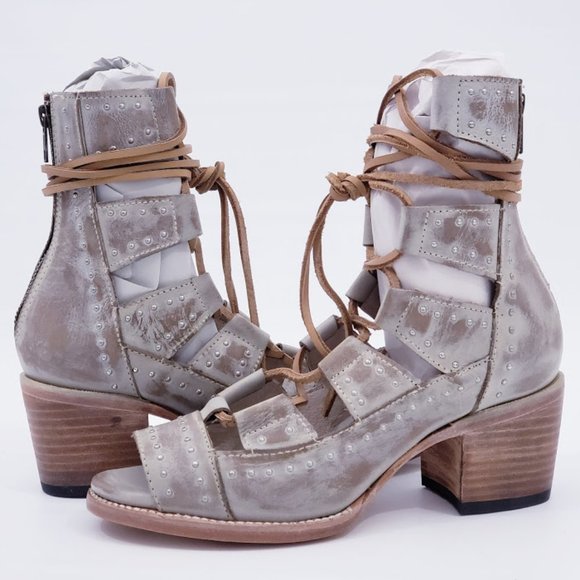NEW FREEBIRD BY STEVEN HAZEL ICE DISTRESSED SANDAL - Picture 2 of 9